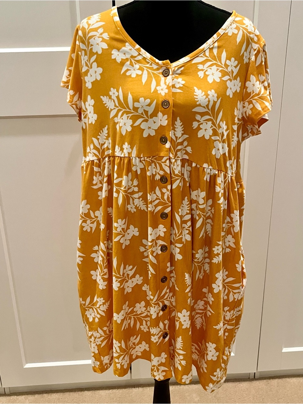 LuLaRoe Relaxed Fit Dress in Gold & Cream Floral Print Easy to Wear Cottagecore